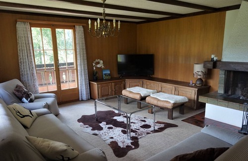 Zweisimmen Ski Chalet | Chalet Finkenwiese, apartment for 8 adults + 5 kids, ski-in