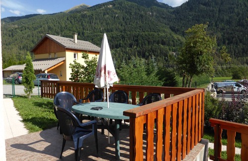 Saint-Jean-Saint-Nicolas Ski Chalet | Chalet 'Génépi 6 Personnes' with Mountain View, Private Terrace and Wi-Fi
