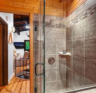 Bellaire Ski Chalet | Chalet Getaway - Hot tub - Sauna - Firepit - Pool