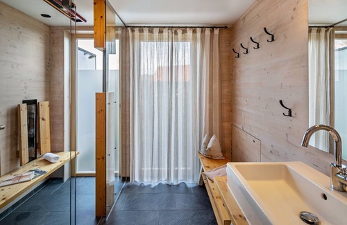 Mulverstedt Ski Chalet | Chalet 'Hainichhöfe 2' with Shared Terrace and Shared Garden