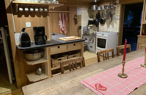 Oeschseite House | Chalet/holiday home with 10 beds in an original Simmental farmhouse