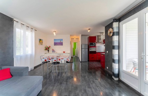 Sorgues Ski Chalet | Chalet in Provence with shared pool, Wi-Fi and air conditioning