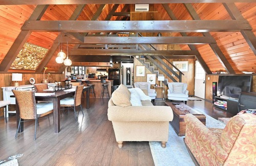 Hathaway Pines Ski Chalet | Chalet in Stanislaus National Forrest near Murphys w/privacy and canyon views