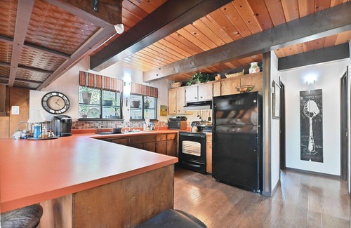 Hathaway Pines Ski Chalet | Chalet in Stanislaus National Forrest near Murphys w/privacy and canyon views
