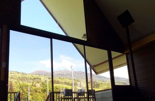 Santa Cruz de Turrialba House | Chalet IsaKaEla| Volcano | Views | Charming gardens