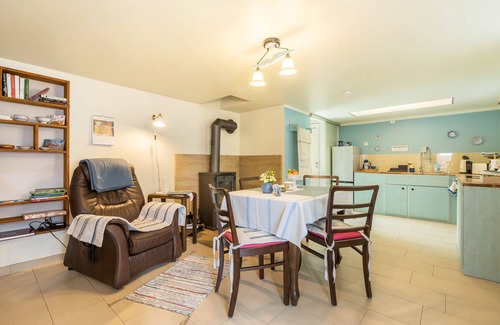 Langenwetzendorf Ski Chalet | Chalet 'Kunterbunt' with Shared Terrace, Private Garden and Wi-Fi