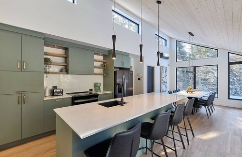 Shannon Ski Chalet | Chalet La Blanche, private spa