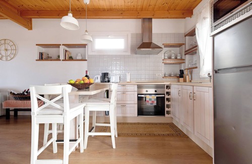 La Mancha Apartment | Chalet las Viñas 2 with Mountain View, Wi-Fi, Garden & Terrace