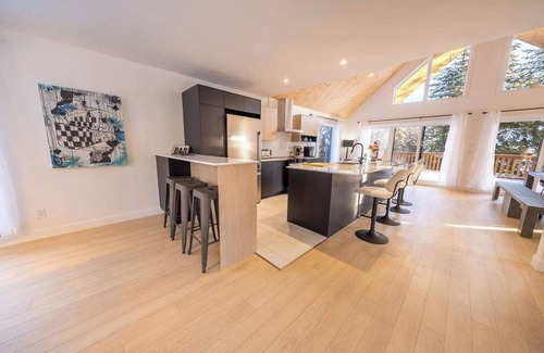 Shannon Ski Chalet | Chalet Le Mysa Spa & Great Comfort