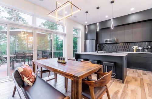 Brownsburg-Chatham Ski Chalet | Chalet Le Valcourt | Spa & BBQ | Fire pit & AC