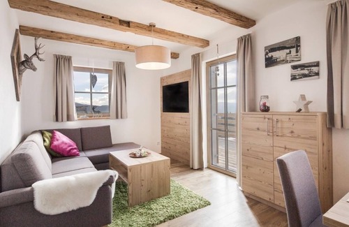 Weisspriach Bed & Breakfast | Chalet leisure with hot tub - Chalet village Fanningberg