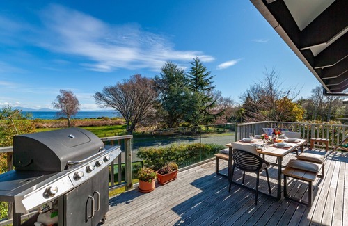 Waitahanui House | Chalet Mahuta - Five Mile Bay Holiday Home