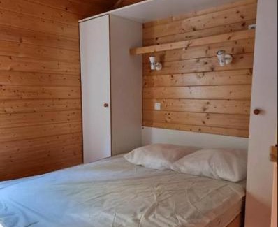 Lissac-sur-Couze Other | Chalet nature et lac dans parc résidentiel de loisirs