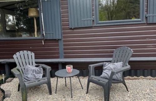 Hoevelaken House | Chalet on park with private water in Hoevelaken