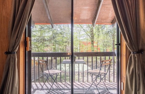 Orford Ski Chalet | Chalet Oslo, Turn Key Amenities + Pet Friendly + Dedicated Workspace with Hi Speed WiF