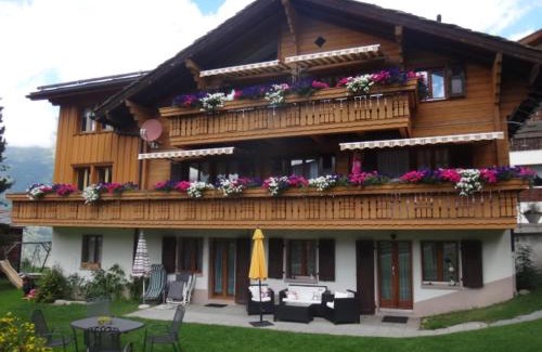 Graechen Apartment | Chalet Petunia