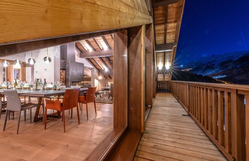 Les Allues Ski Chalet | Chalet 'Serendipity' with Mountain View, Wi-Fi and Air Conditioning