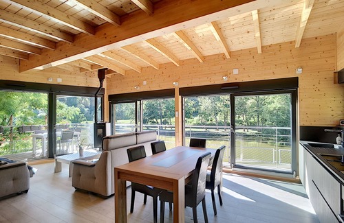 La Petite-Pierre Ski Chalet | Chalet sur Pilotis, Cadre Insolite, au Dessus D'un Étang Dans un Parc Privé