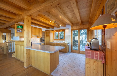 Nendaz Ski Chalet | Chalet Vansamis, views & sauna