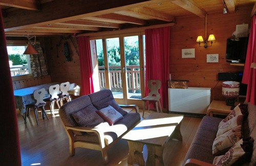 St. Luc Ski Chalet | Chalet VOLIERE HAUT. -Outside: for 8 people, large terrace, garden, balcony, barbecue, sun tent, gar