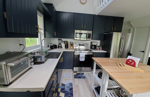 Gilboa Ski Chalet | Chalet w/HOT TUB & OUTDOOR TV, Fire Pit, Pool Nearby, Prvt. trail & playground!