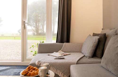 Helford Passage Ski Chalet | Chalet Wheal Prosper Hot Tub Lodge by Interhome