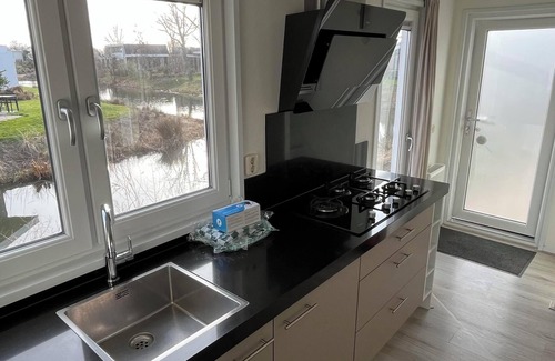 Municipality of Hellevoetsluis House | Chalet with 5 bedrooms and 3 bathrooms