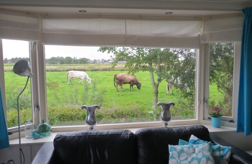 Menaldum Ski Chalet | Chalet with garden, views, wifi, Leeuwarden Franeker Harlingen