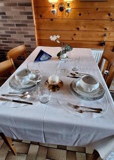 Chatillon House | Chalet with Stunning Lake and Mountain Views avec une vue à couper le souffle, une spacieuse terrasse et jardin