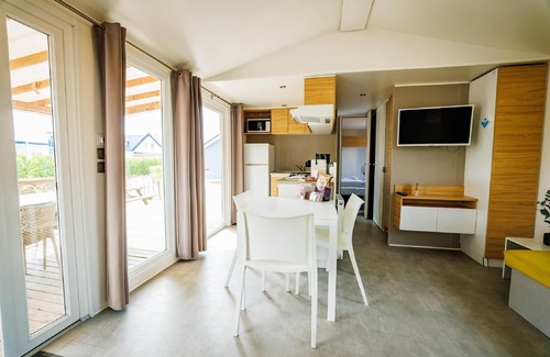 Maurik Cottage | Chalet with terrace at the lake and beach