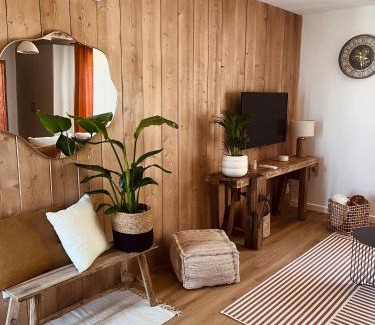 Chataigneraie Cantalienne Bed & Breakfast | Chalet Zénaé