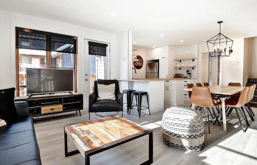 Stoneham Ski Chalet | Chalets Alpins - 12 Chemin Alpin