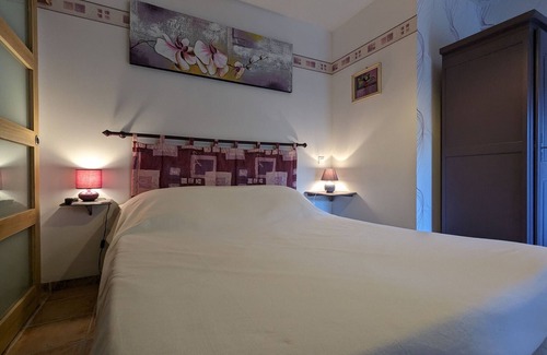 Perassay Bed & Breakfast | Chambre cosy avec accès privé, grand terrain, activités familiales et parking sécurisé en Berry
