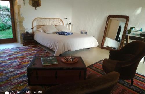 Cenac-et-Saint-Julien Bed & Breakfast | Chambre cosy indépendante chemin du lavoir
