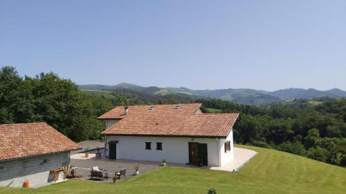 Ainhoa Bed & Breakfast | Chambre d'Hôte Goitik Ikusita
