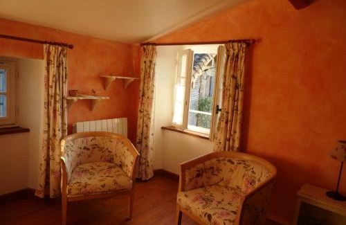 La Celle-sous-Gouzon Bed & Breakfast | Chambre d'hôtes Les Bleuets