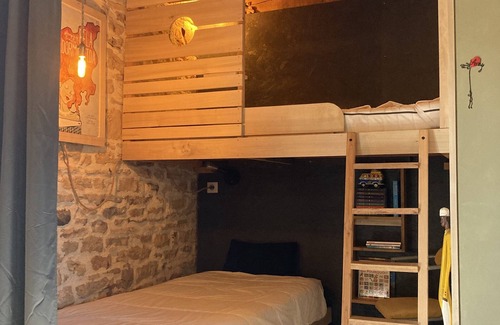 Saint-Cernin-de-Larche Bed & Breakfast | Chambre D'hôtes Familiale sur le Causse Corrézien. Calme Assuré. Tarif Pour 2
