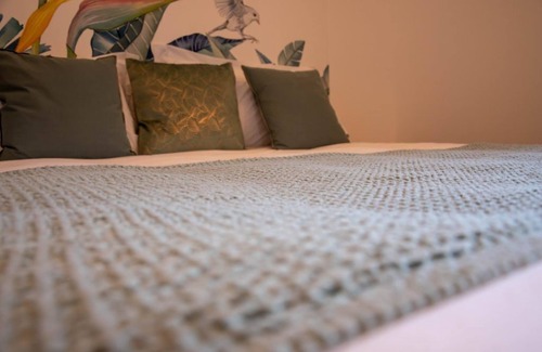 Le Castellet Bed & Breakfast | Chambre d'hôtes with swimming pool, jacuzzi, sauna and working in the vineyards