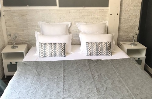 Puechabon Bed & Breakfast | Chambre "La Liquière" en Chambres D'hôtes, Piscine, Proche St Guilhem le Désert