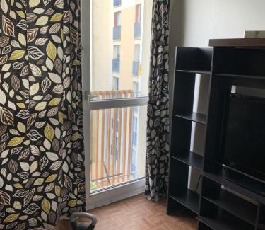 Orly Apartment | Chambre single au 4ème étage proche aéroport d'Orly