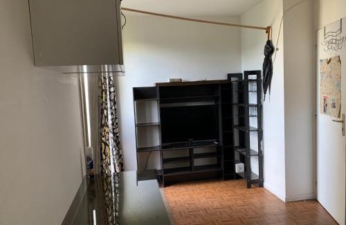 Orly Apartment | Chambre single au 4ème étage proche aéroport d'Orly