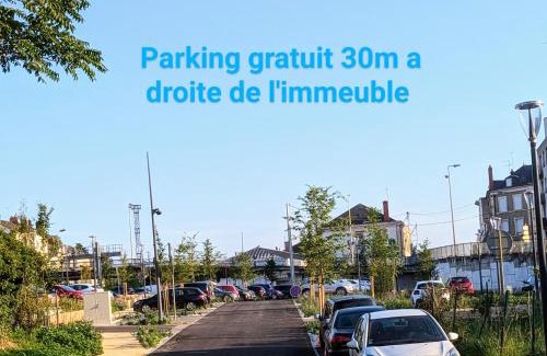 Nevers House | Chambre tout confort et sympa ! Et nuit calme surtout ! à pied , 5min de la gare ! de la cathédrale ! et des bords de Loire ! localisation top ! MAIS merci de BIEN lire ma présentation personelle, car le site impose la sienne, lire jusqu'à section profil