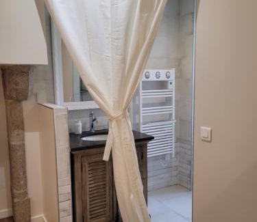 Vaillac Bed & Breakfast | Chambres d'hotes Domaine de Feneyrol