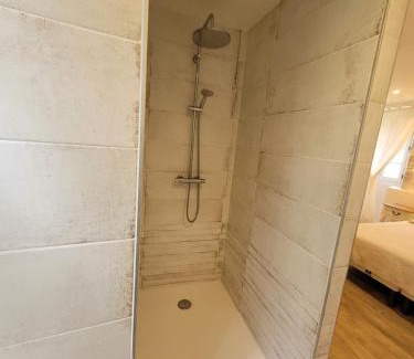 Vaillac Bed & Breakfast | Chambres d'hotes Domaine de Feneyrol