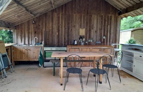 Mauzac-et-Grand-Castang Bed & Breakfast | Chambres en roulotte sur lieu atypique de ressourcement