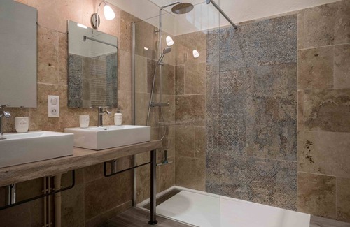 Montcuq Bed & Breakfast | Chambres d'Hôtes Maison Saint Privat