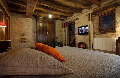Espedaillac Bed & Breakfast | Chambres & Jardin de Pierres is a charming guest house in Quercy
