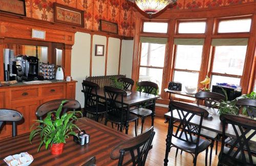 Champaign Bed & Breakfast | Champaign Garden Inn