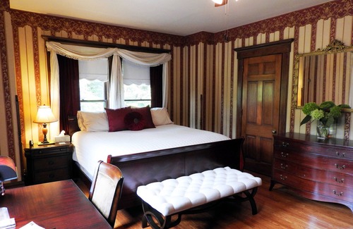 Champaign Bed & Breakfast | Champaign Garden Inn