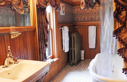 Champaign Bed & Breakfast | Champaign Garden Inn